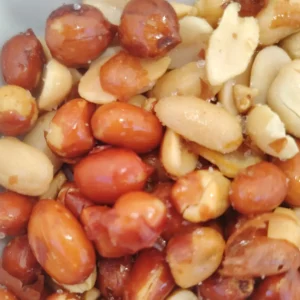 Cacahuete Montado Con Piel Frito