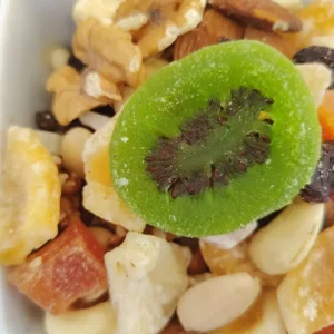 Cóctel Natural Con Fruta Deshidratada